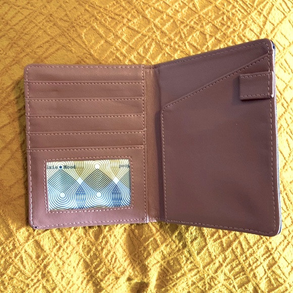 Passport Wallet 🛩 - Picture 2 of 2